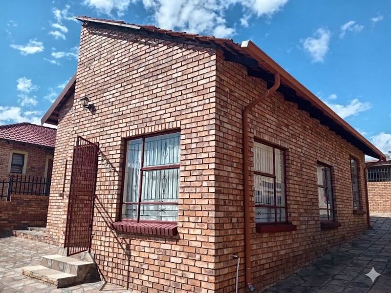 House For Sale in Morula View - Photo 3