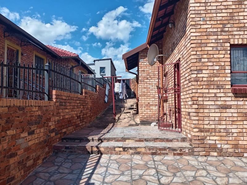 House For Sale in Morula View - Photo 4