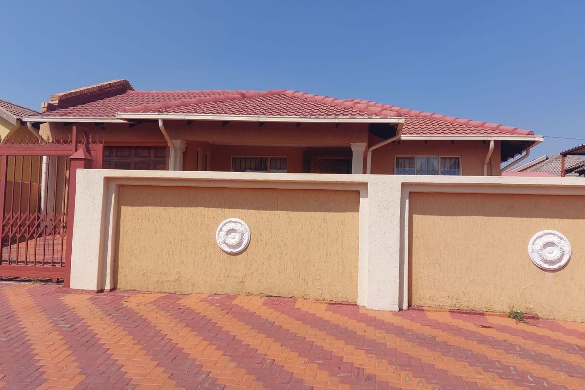 House For Sale in Mabopane Central - Photo 4