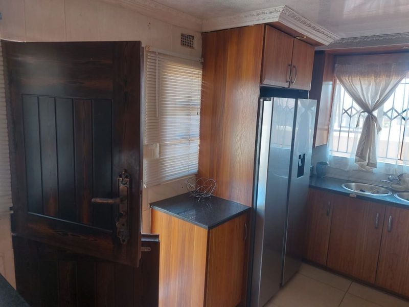House For Sale in Mabopane Central - Photo 6