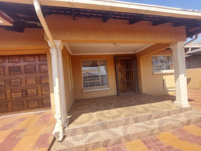 House For Sale in Mabopane Central - Photo 3