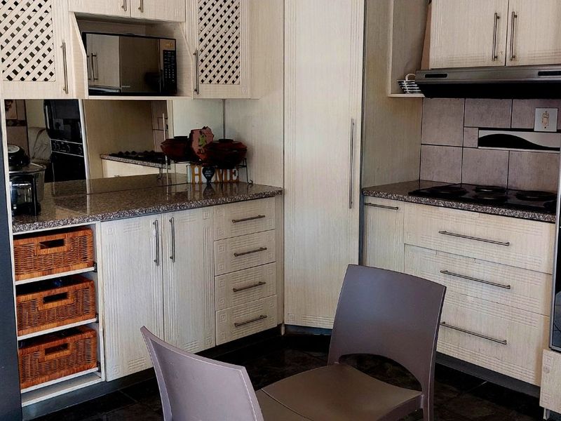 House For Sale in Flora Park - Photo 2