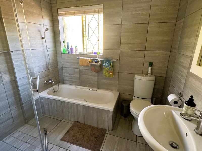 House To Rent in Rooihuiskraal - Photo 4