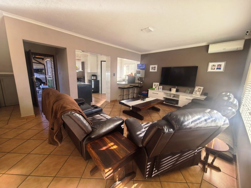 House For Sale in Amberfield Heights - Photo 2