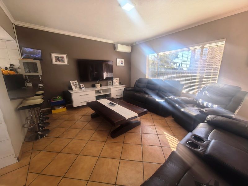 House For Sale in Amberfield Heights - Photo 3