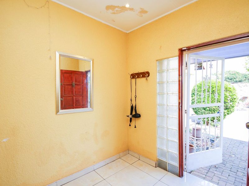 House For Sale in Glenanda - Photo 2