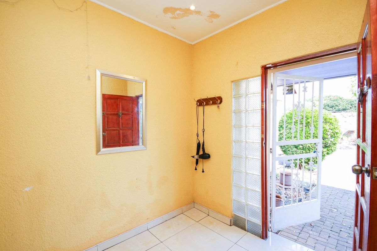 House For Sale in Glenanda - Photo 2