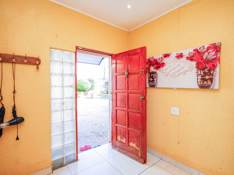 House For Sale in Glenanda - Photo 3