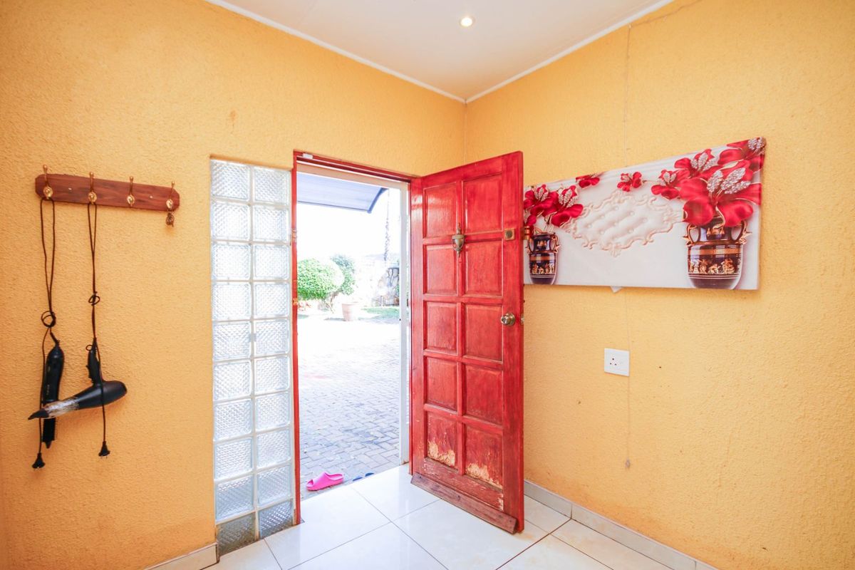 House For Sale in Glenanda - Photo 3