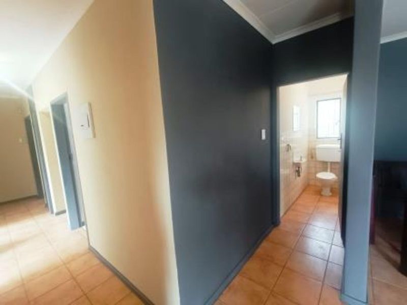 House For Sale in Zwartkop - Photo 5