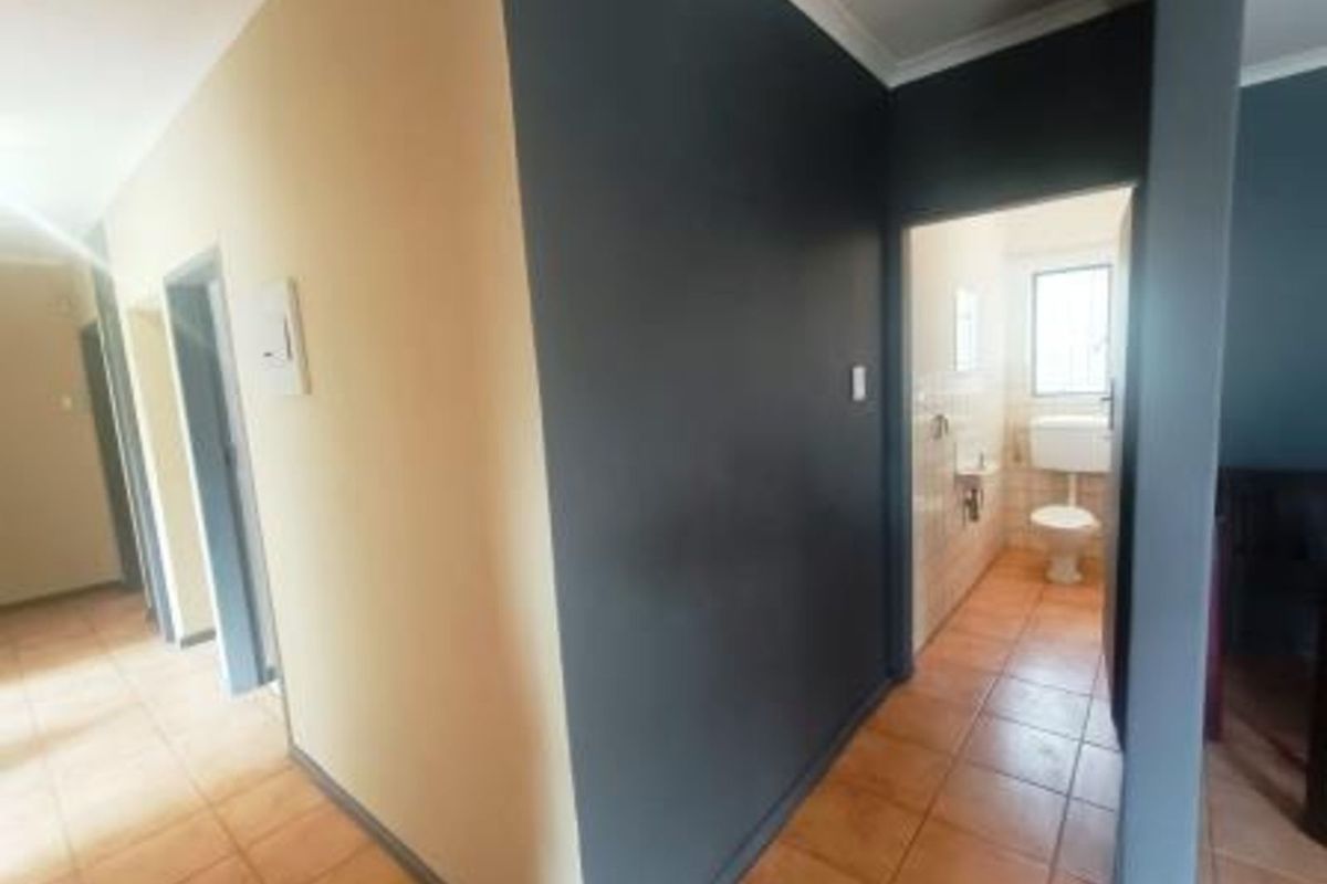 House For Sale in Zwartkop - Photo 5