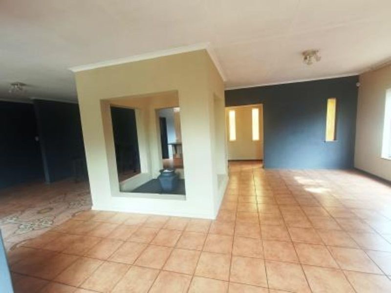 House For Sale in Zwartkop - Photo 7