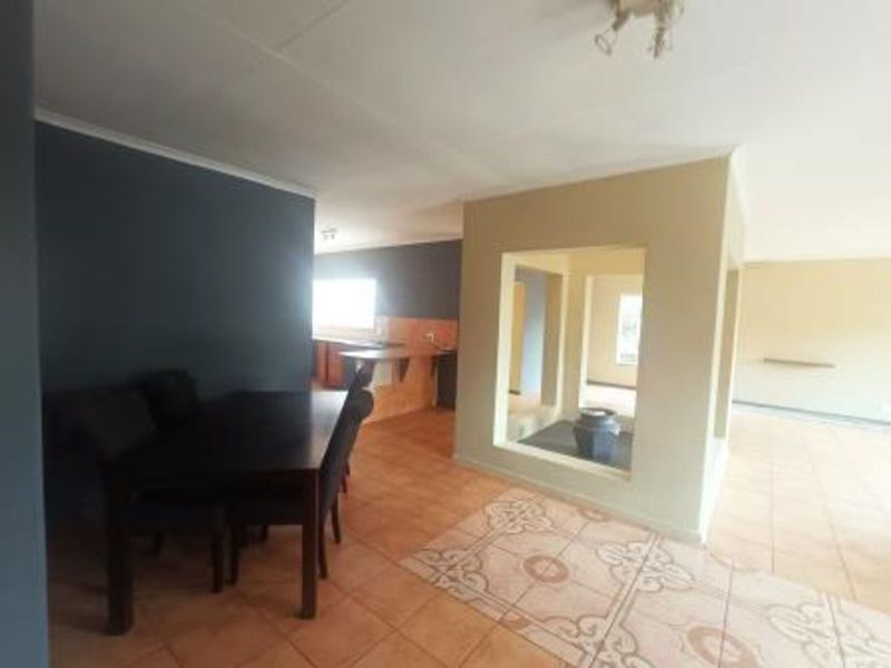 House For Sale in Zwartkop - Photo 6