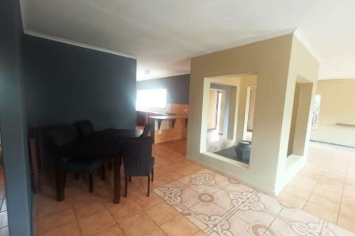 House For Sale in Zwartkop - Photo 4
