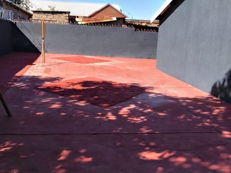 House For Sale in Mabopane Central - Photo 4