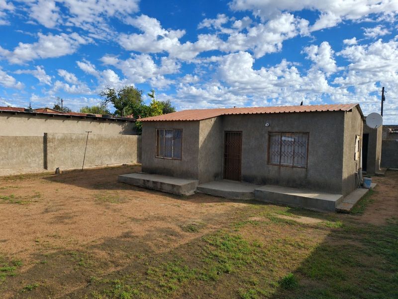 House For Sale in Seshego - Photo 4