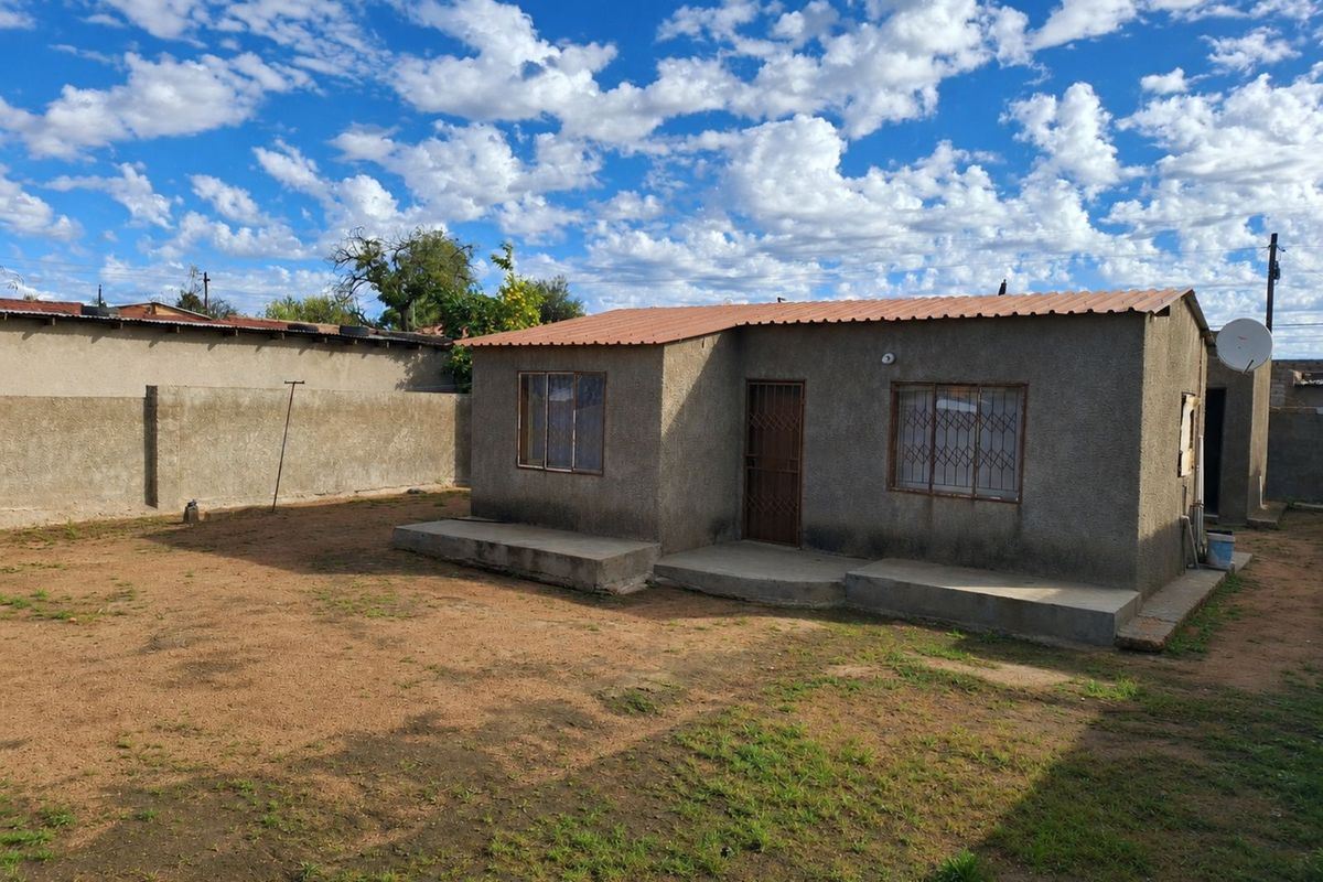 House For Sale in Seshego - Photo 4