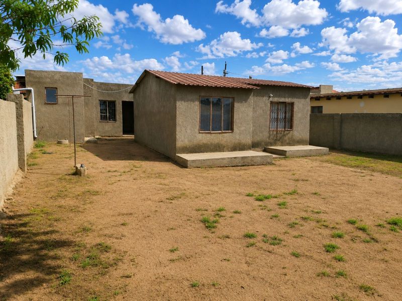 House For Sale in Seshego - Photo 2