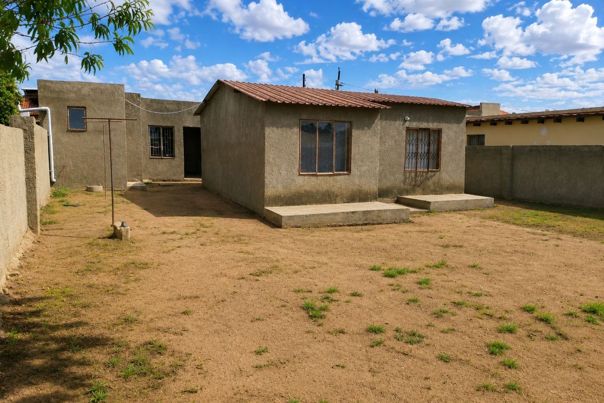 House For Sale in Seshego - Photo 2