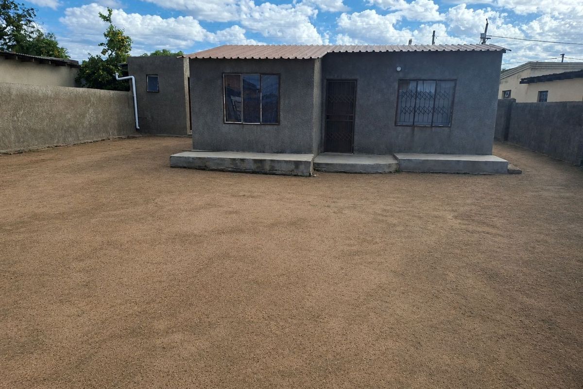 House For Sale in Seshego - Photo 3