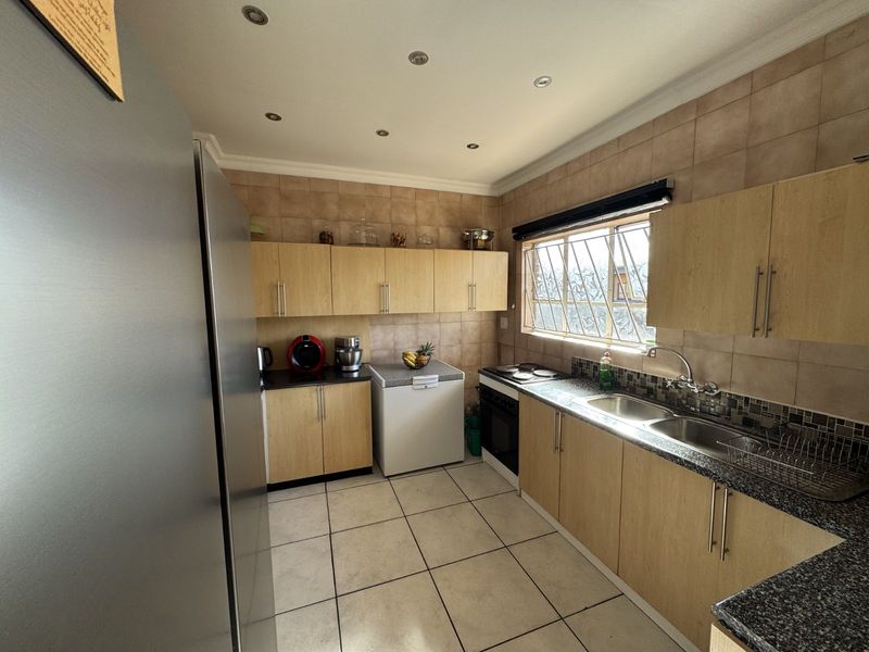 Apartment For Sale in Laudium - Photo 8