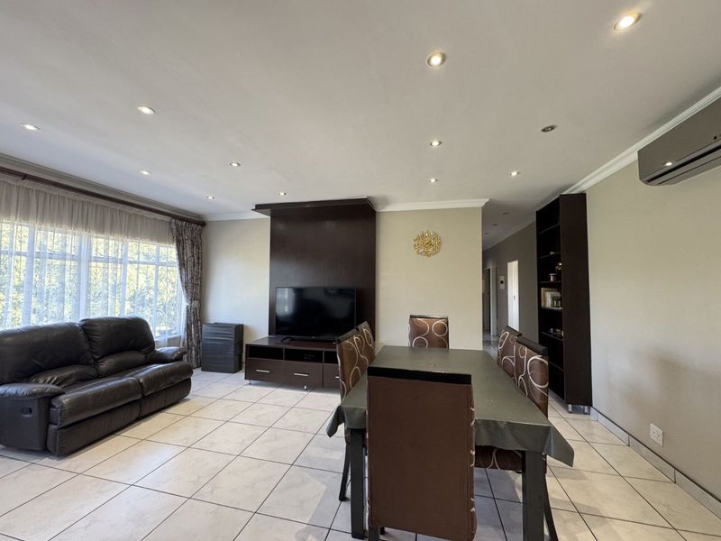 Apartment For Sale in Laudium - Photo 5