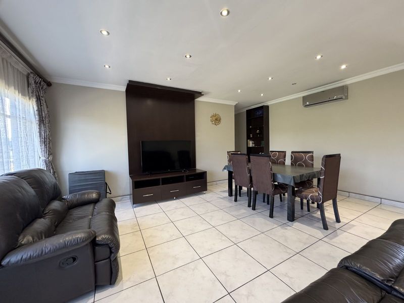 Apartment For Sale in Laudium - Photo 2