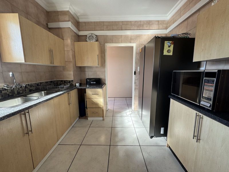 Apartment For Sale in Laudium - Photo 7