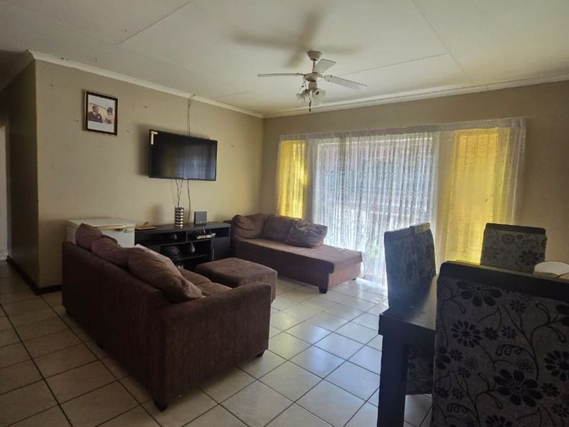 House To Rent in Die Heuwel - Photo 5
