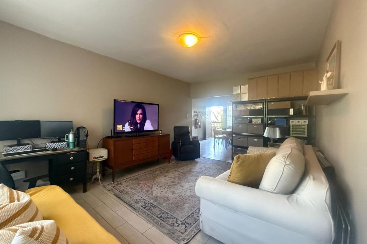 House For Sale in Cresta - Photo 2