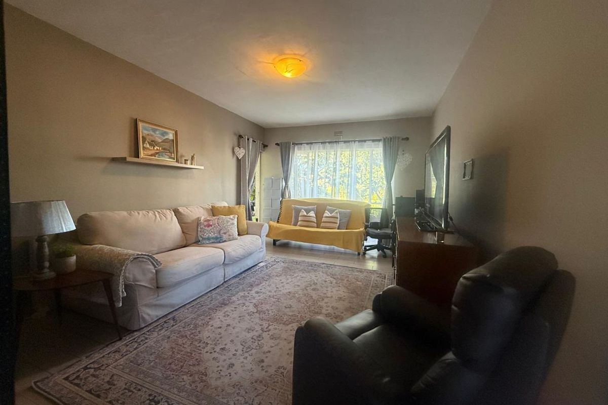 House For Sale in Cresta - Photo 3