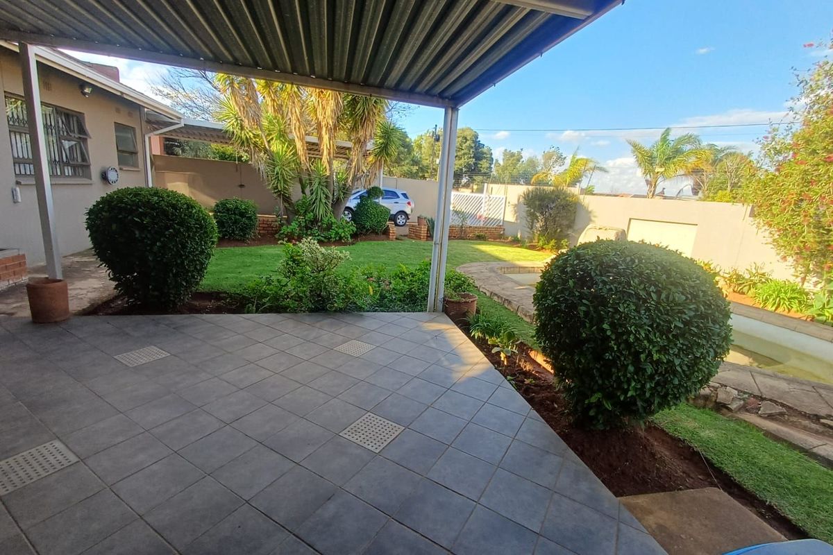 House For Sale in Witpoortjie - Photo 3