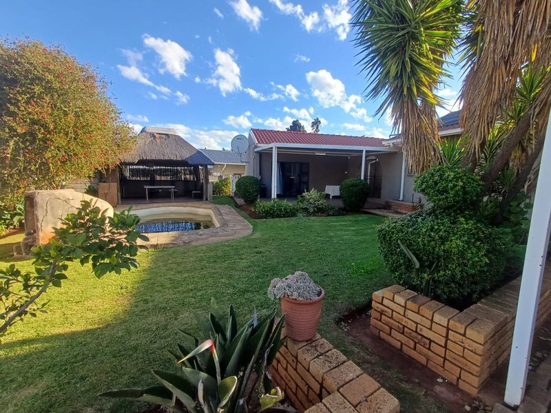 House For Sale in Witpoortjie - Photo 2