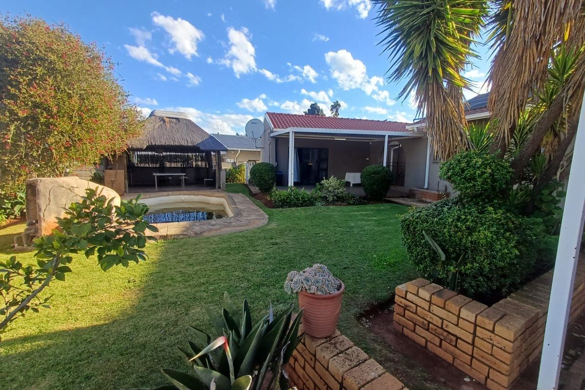 House For Sale in Witpoortjie - Photo 2