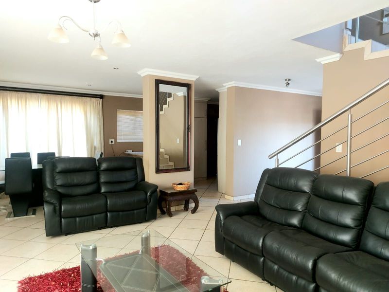 House For Sale in Savannah Country Estate - Photo 2