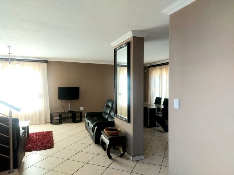 House For Sale in Savannah Country Estate - Photo 3