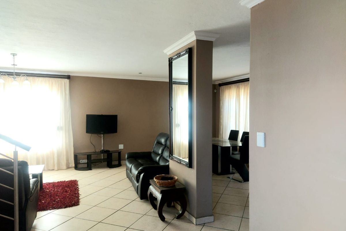 House For Sale in Savannah Country Estate - Photo 3