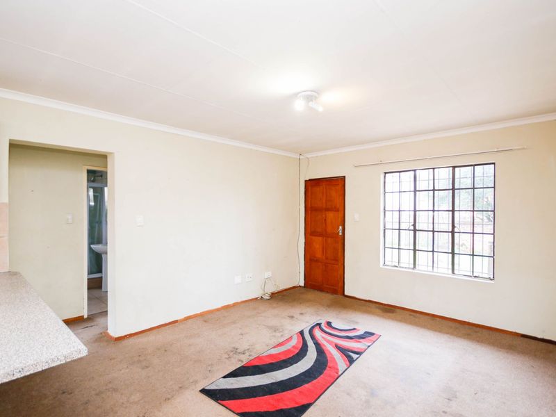Townhouse For Sale in Willowbrook - Photo 10