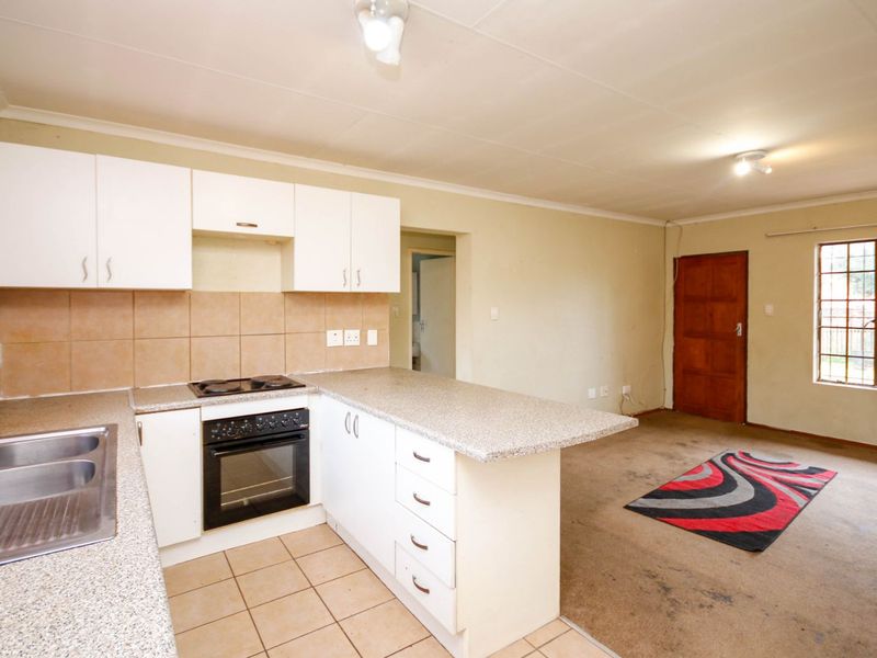 Townhouse For Sale in Willowbrook - Photo 4