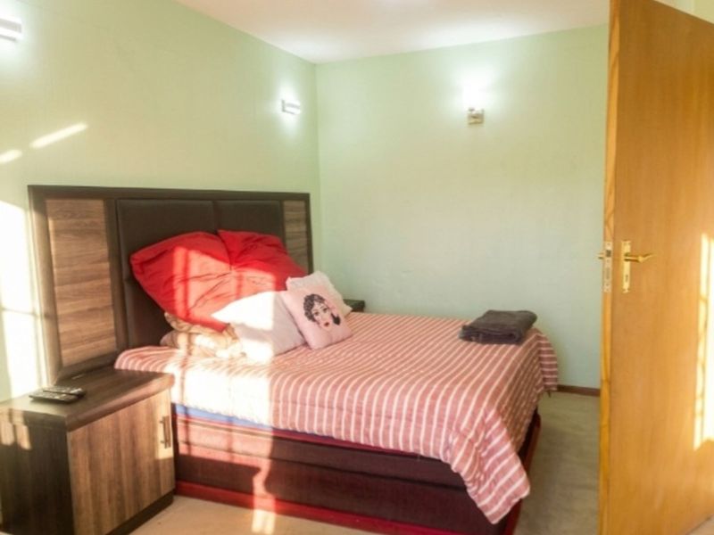 Townhouse For Sale in Blackheath - Photo 8