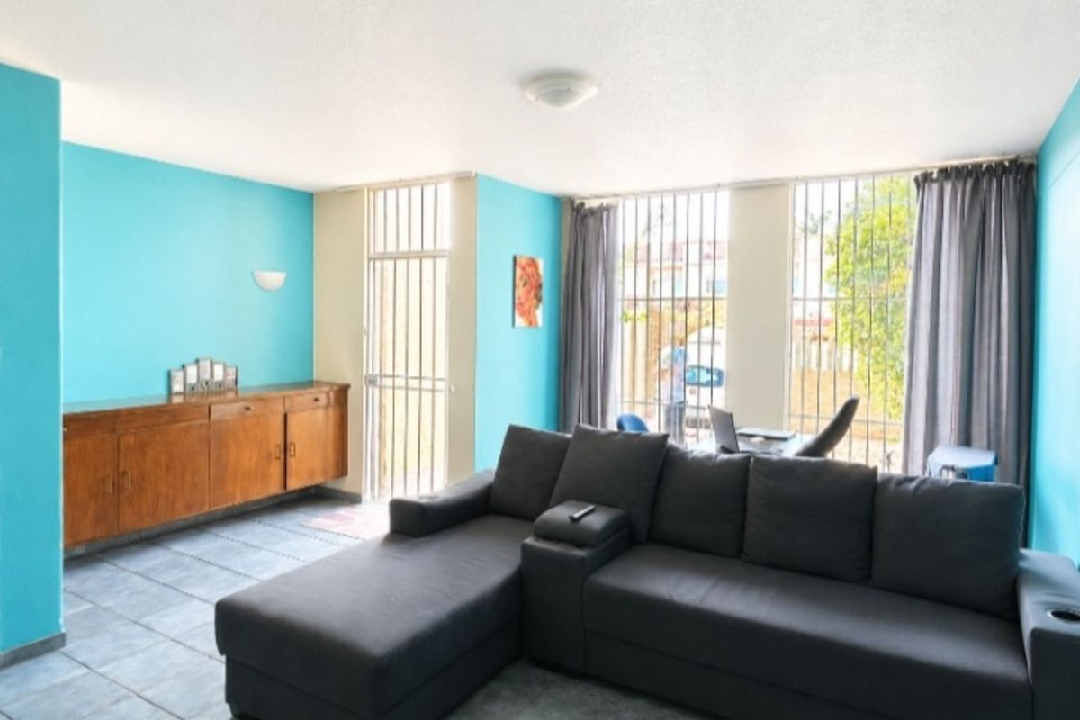 Townhouse For Sale in Blackheath - Photo 2