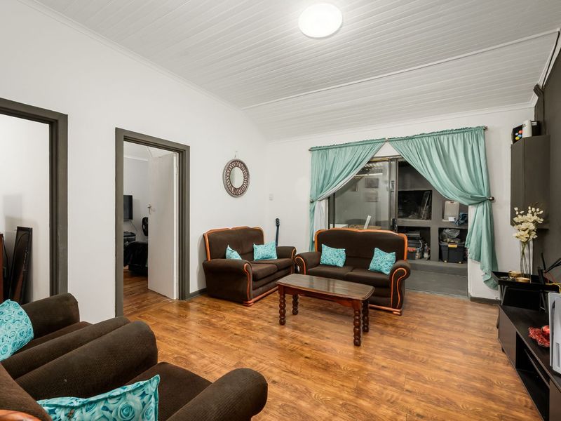 House For Sale in Kensington - Photo 5