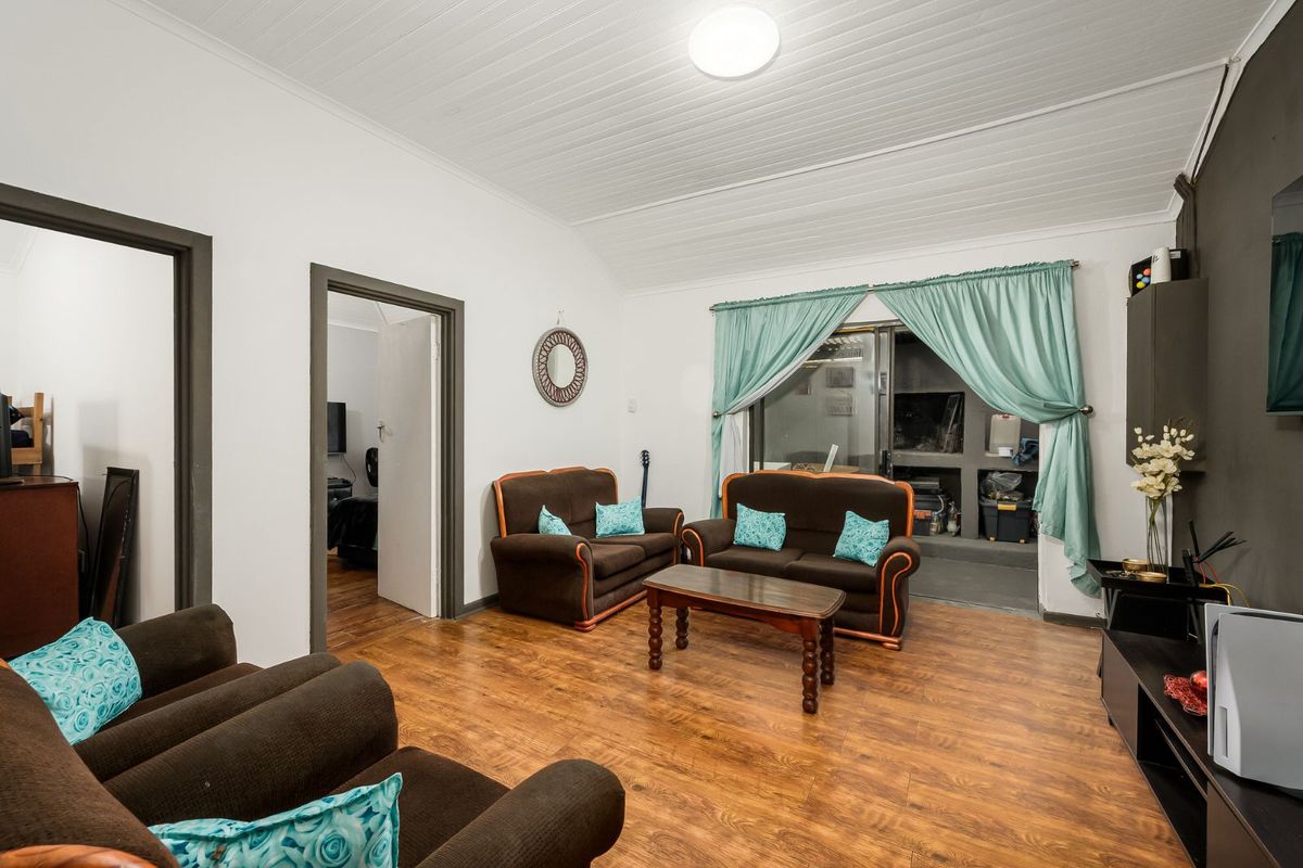 House For Sale in Kensington - Photo 5