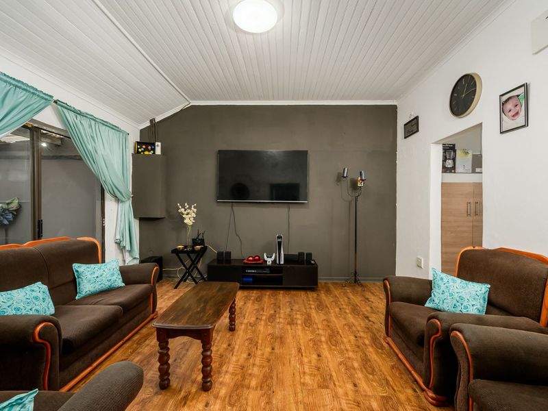 House For Sale in Kensington - Photo 4