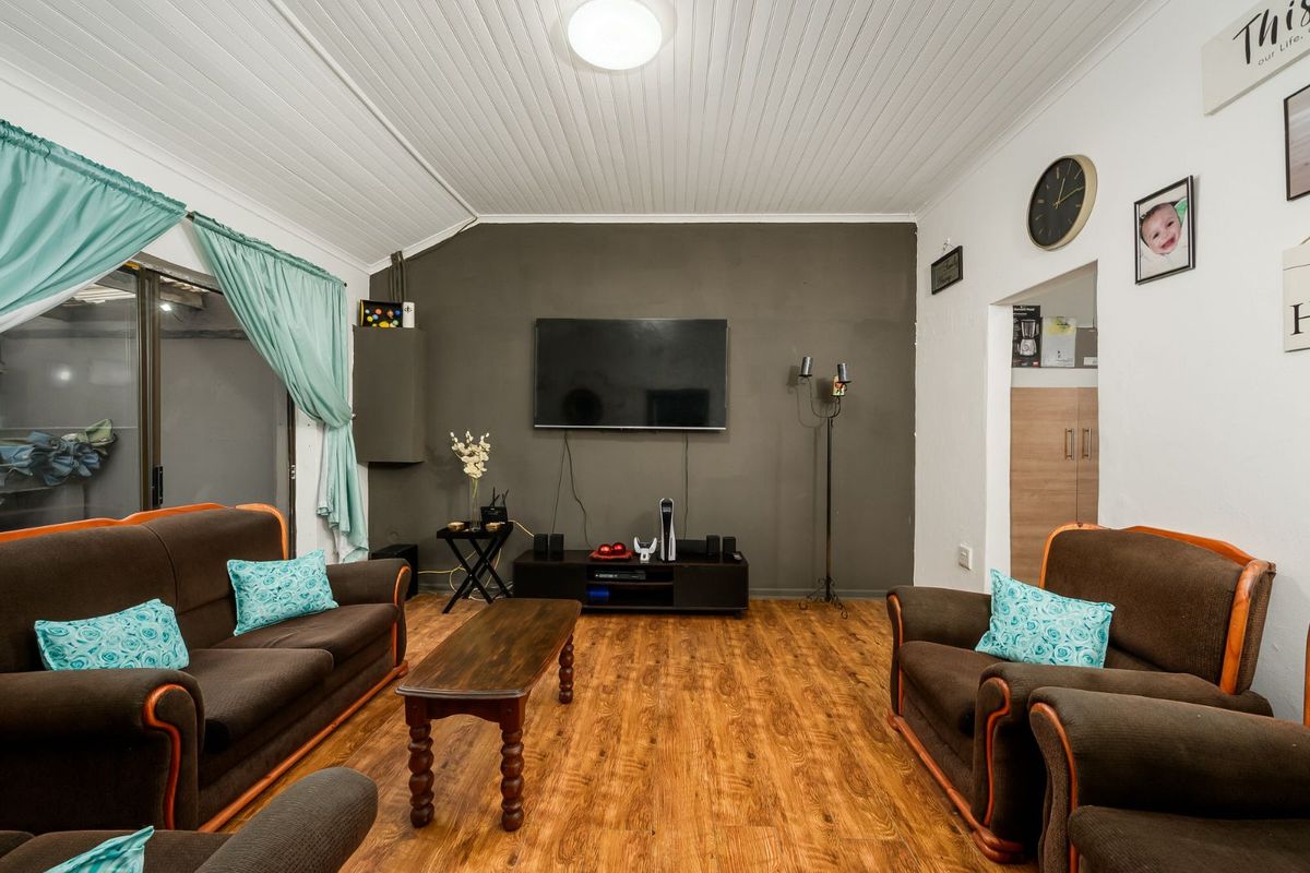 House For Sale in Kensington - Photo 4