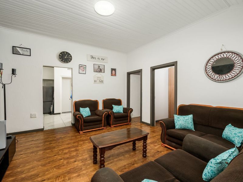 House For Sale in Kensington - Photo 6