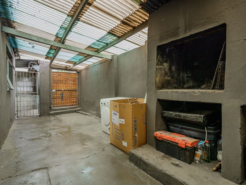 House For Sale in Kensington - Photo 9