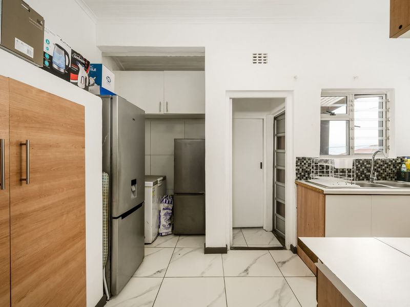 House For Sale in Kensington - Photo 7