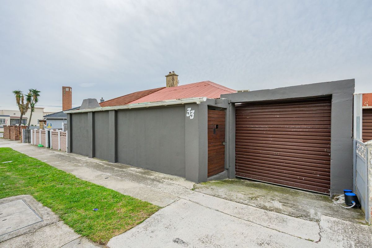 House For Sale in Kensington - Photo 2
