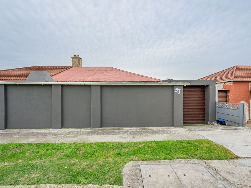 House For Sale in Kensington - Photo 1